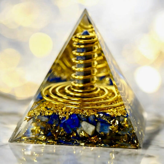 Große Orgonit Pyramide mit Kupferspiralen - CrystalScents