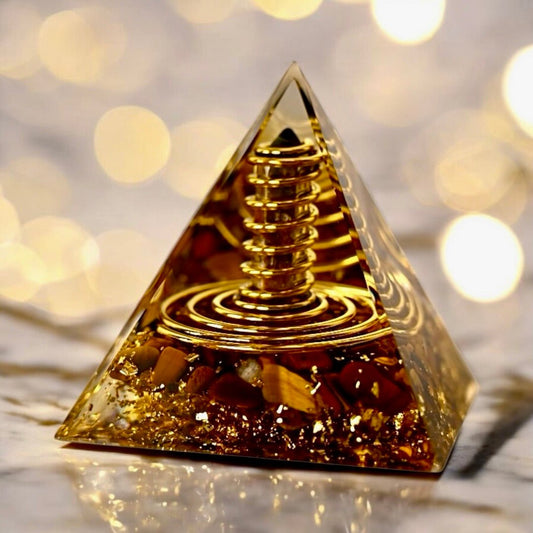 Große Orgonit Pyramide mit Kupferspiralen - CrystalScents