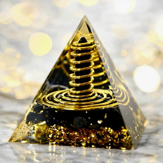 Große Orgonit Pyramide mit Kupferspiralen - CrystalScents