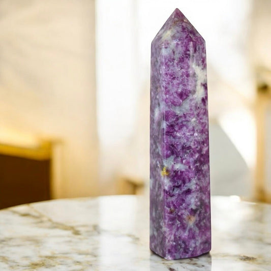 Großer Lepidolith Obelisk - CrystalScents