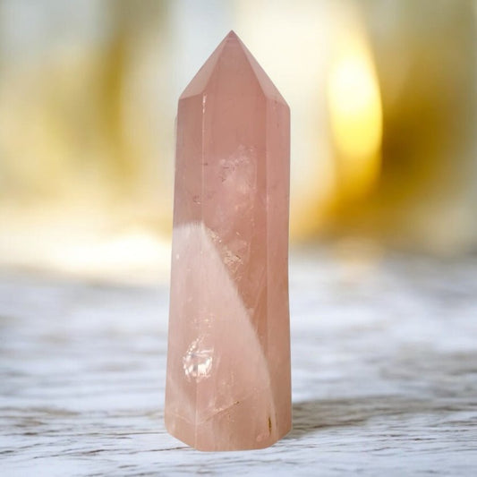 Großer Rosenquarz Obelisk - CrystalScents