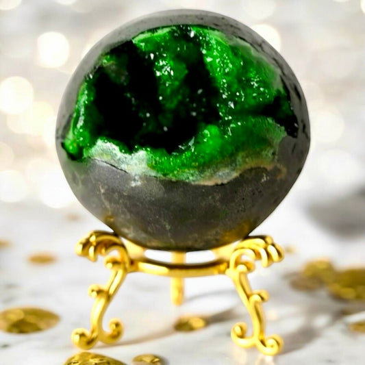 Grüne Amethyst Kugel mit Druse - CrystalScents