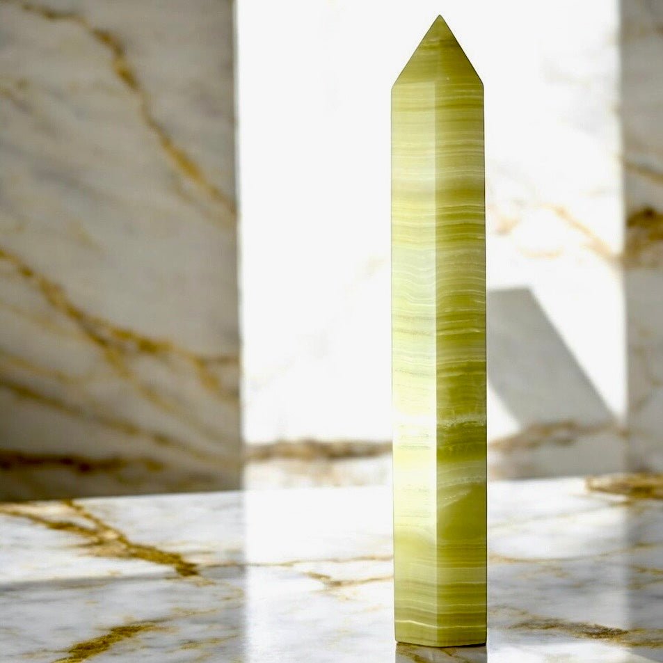 Grüner Seidenkristall Obelisk - CrystalScents