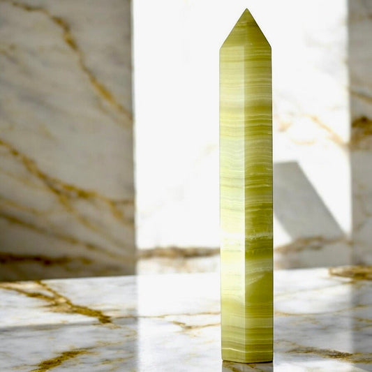 Grüner Seidenkristall Obelisk - CrystalScents