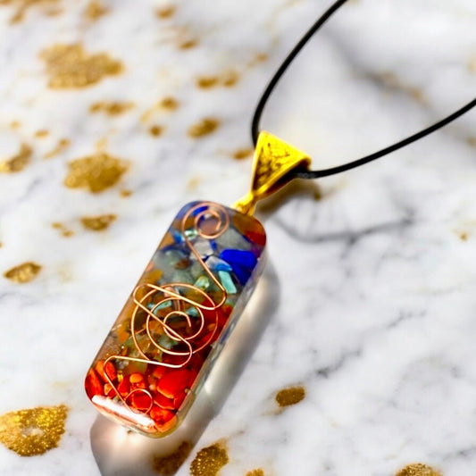 Halskette mit Regenbogen Orgonit Anhänger - CrystalScents