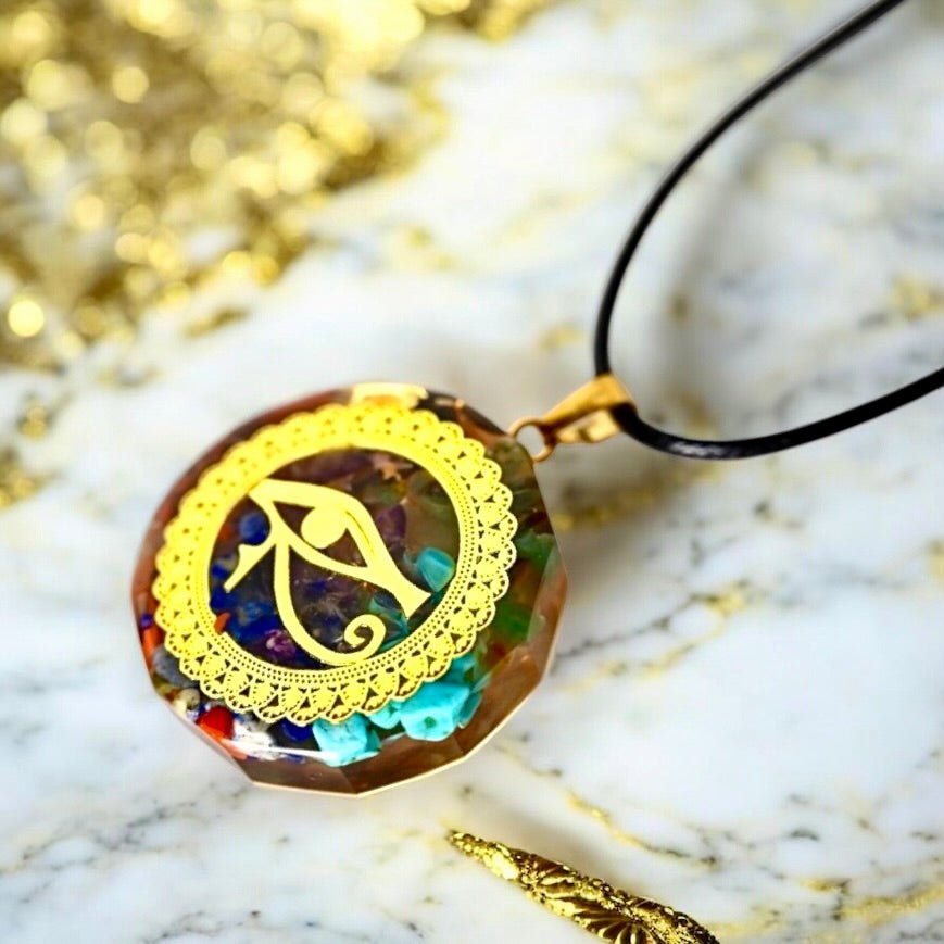Halskette mit rundem Orgonit Anhänger, ägyptisches Auge - CrystalScents
