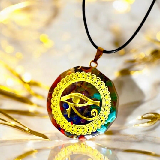 Halskette mit rundem Orgonit Anhänger, ägyptisches Auge - CrystalScents