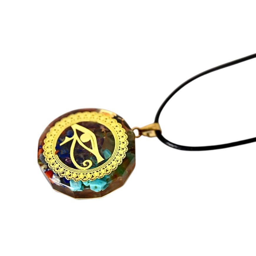Halskette mit rundem Orgonit Anhänger, ägyptisches Auge - CrystalScents