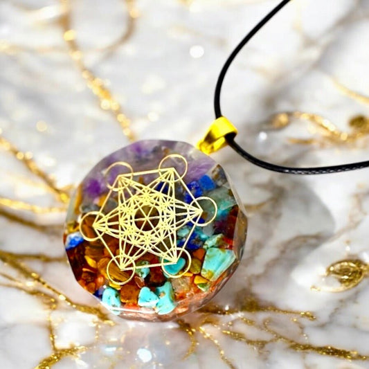 Halskette mit rundem Orgonit Anhänger, Geometrie - CrystalScents