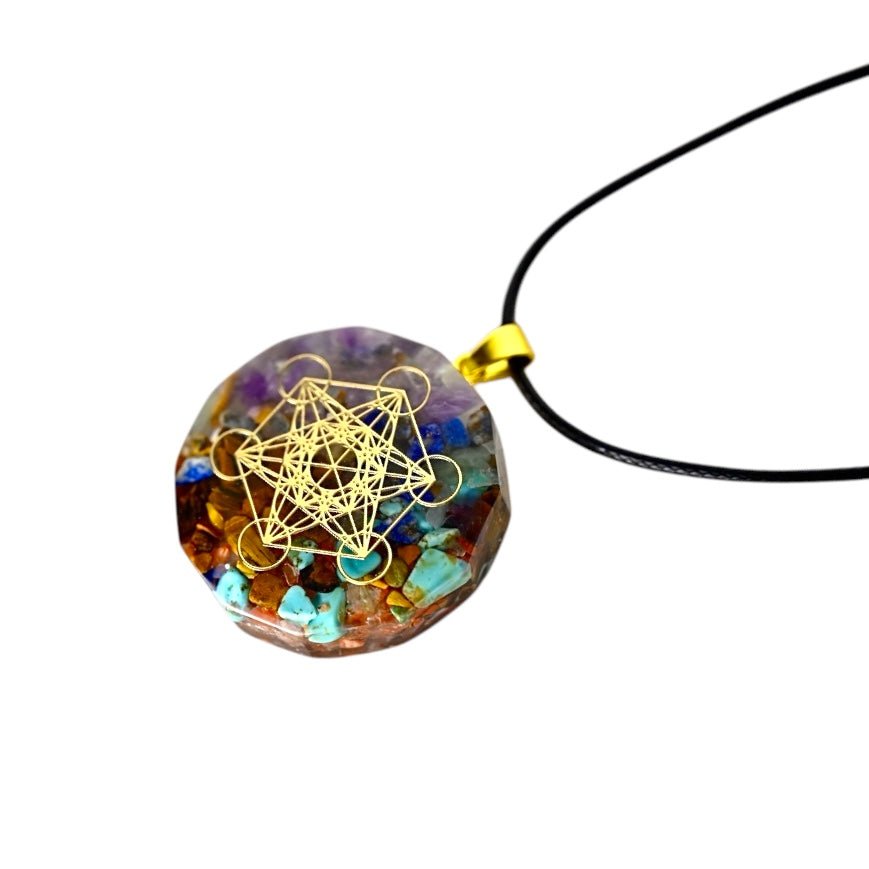 Halskette mit rundem Orgonit Anhänger, Geometrie - CrystalScents