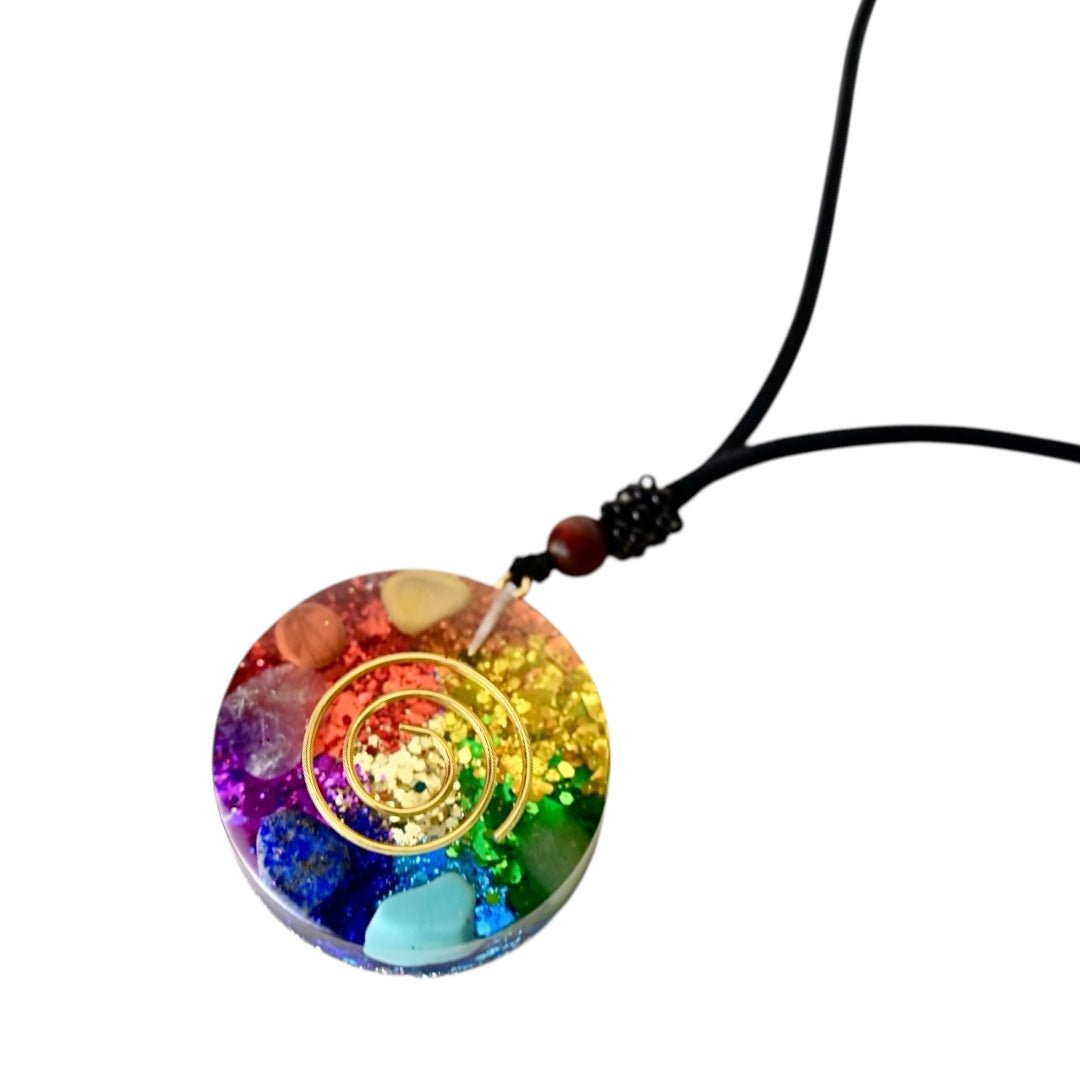 Halskette mit rundem Regenbogen Orgonit Anhänger - CrystalScents