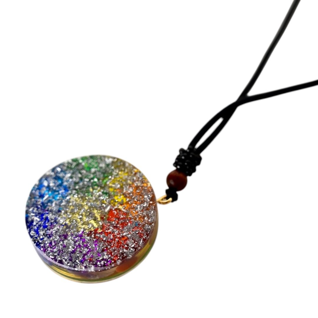 Halskette mit rundem Regenbogen Orgonit Anhänger - CrystalScents