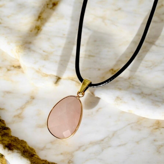 Kette mit facettiertem Rosenquarz - Anhänger - CrystalScents