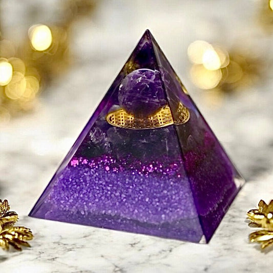 Lila Amethyst Orgonit Pyramide - CrystalScents