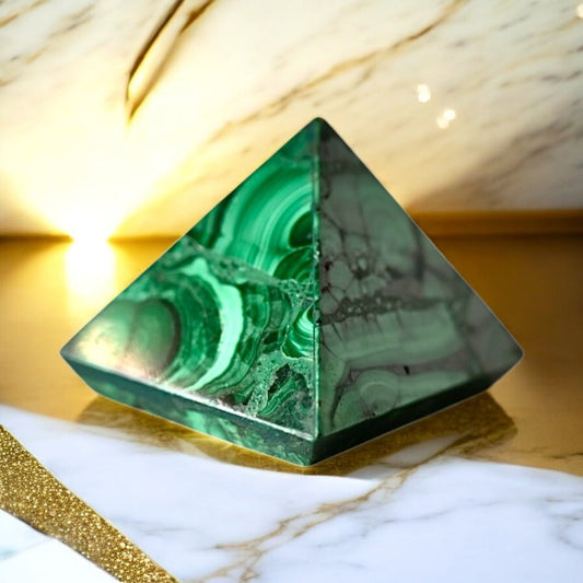 Malachit Pyramide - CrystalScents