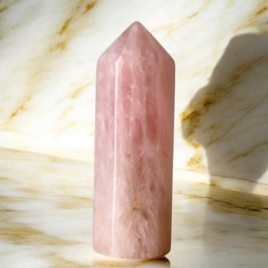 Mini Rosenquarz Obelisk - CrystalScents