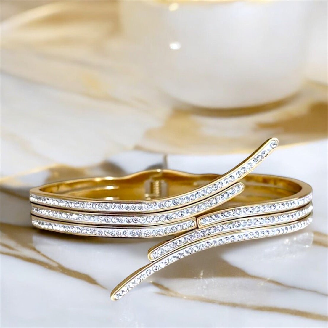 Offenes geschwungenes Armband Gold - CrystalScents