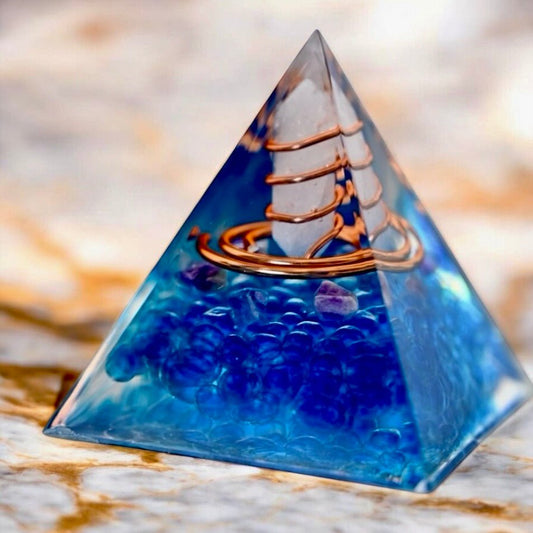 Orgonit Pyramide blau mit Doppelender - CrystalScents