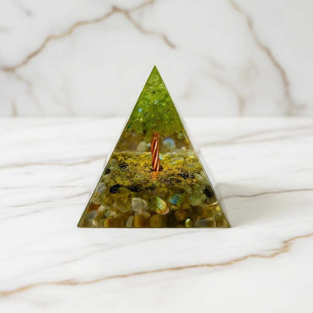 Orgonit Pyramide Labradorit - Leuchtender Baum CrystalScents