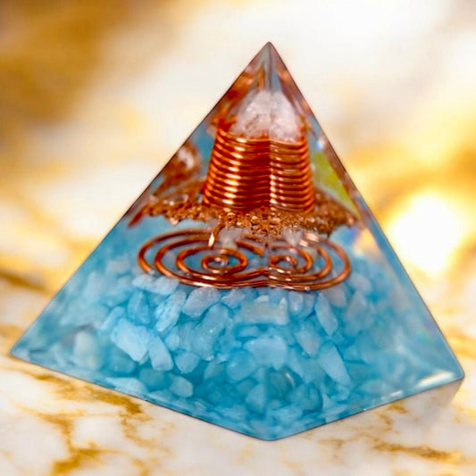 Orgonit Pyramide hellblau mit Doppelender - CrystalScents