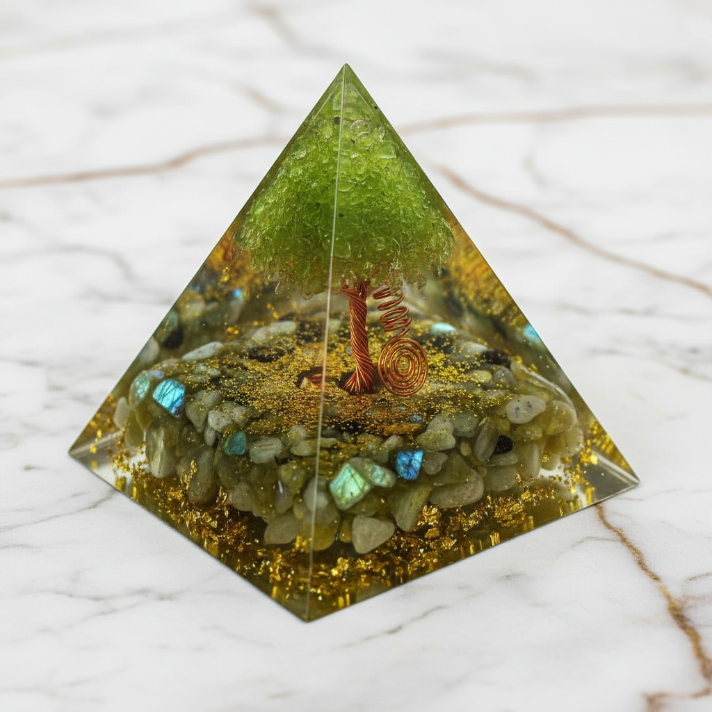 Orgonit Pyramide Labradorit - Leuchtender Baum CrystalScents