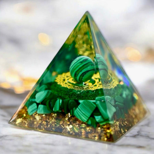 Orgonit Pyramide Malachit - CrystalScents