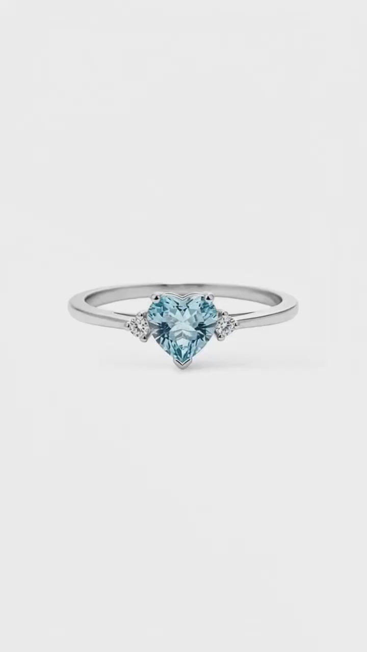 Topas Ring – Herz in strahlendem Blau