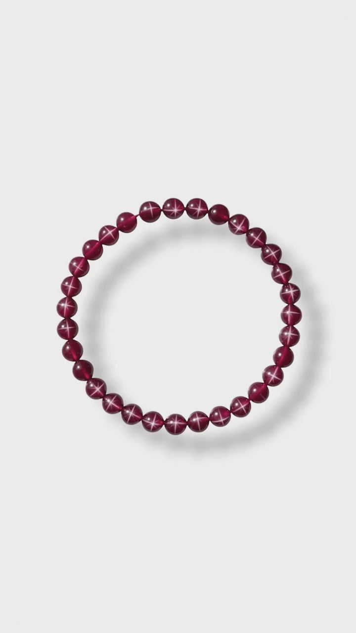 Star Rubin Kugelarmband - Leuchtender Stern-Effekt