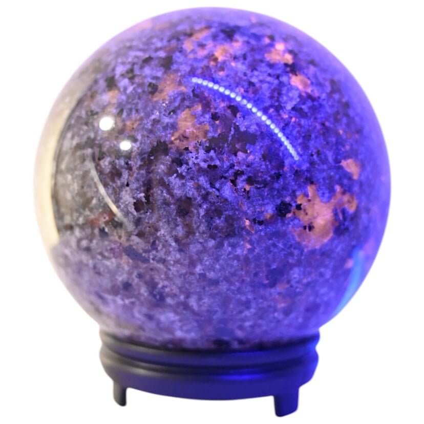 Riesige Flammenstein Kugel – Ausdrucksstarkes Naturstück mit lebendiger Ausstrahlung