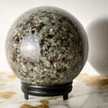 Riesige Flammenstein Kugel – Ausdrucksstarkes Naturstück mit lebendiger Ausstrahlung