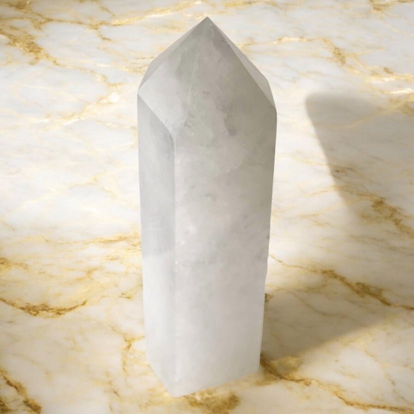Riesiger Bergkristall Obelisk - CrystalScents