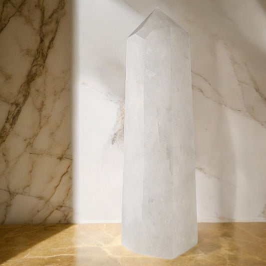 Riesiger Bergkristall Obelisk - CrystalScents