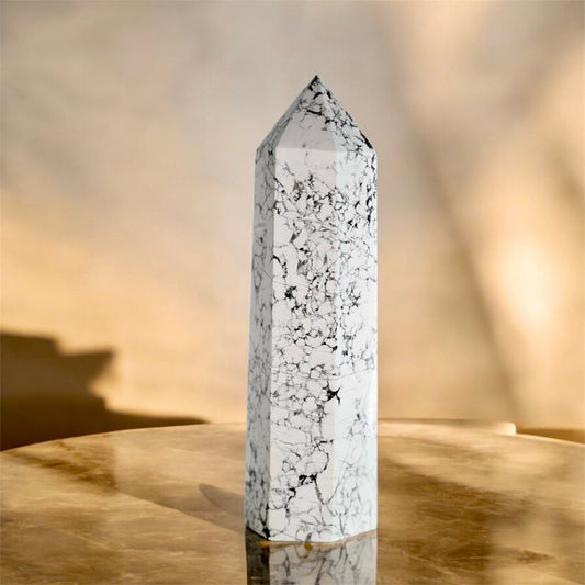 Großer Howlit-Obelisk – eleganter Stein für Ruhe, Zentrierung und emotionale Balance