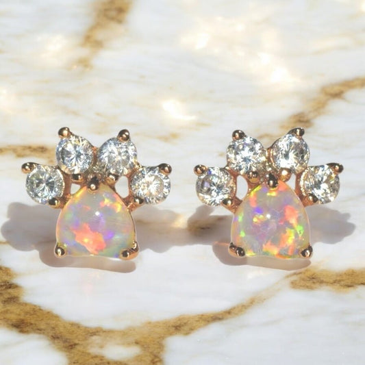 Roségoldene funkelnde Ohrstecker mit Opal „Pfote“ - CrystalScents