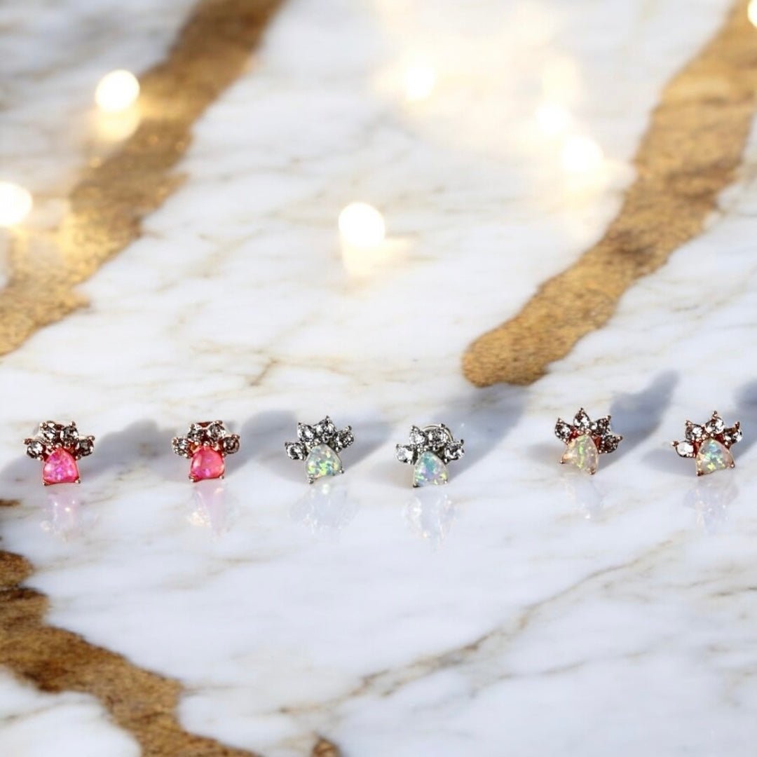 Roségoldene funkelnde Ohrstecker mit pinkem Opal „Pfote“ - CrystalScents