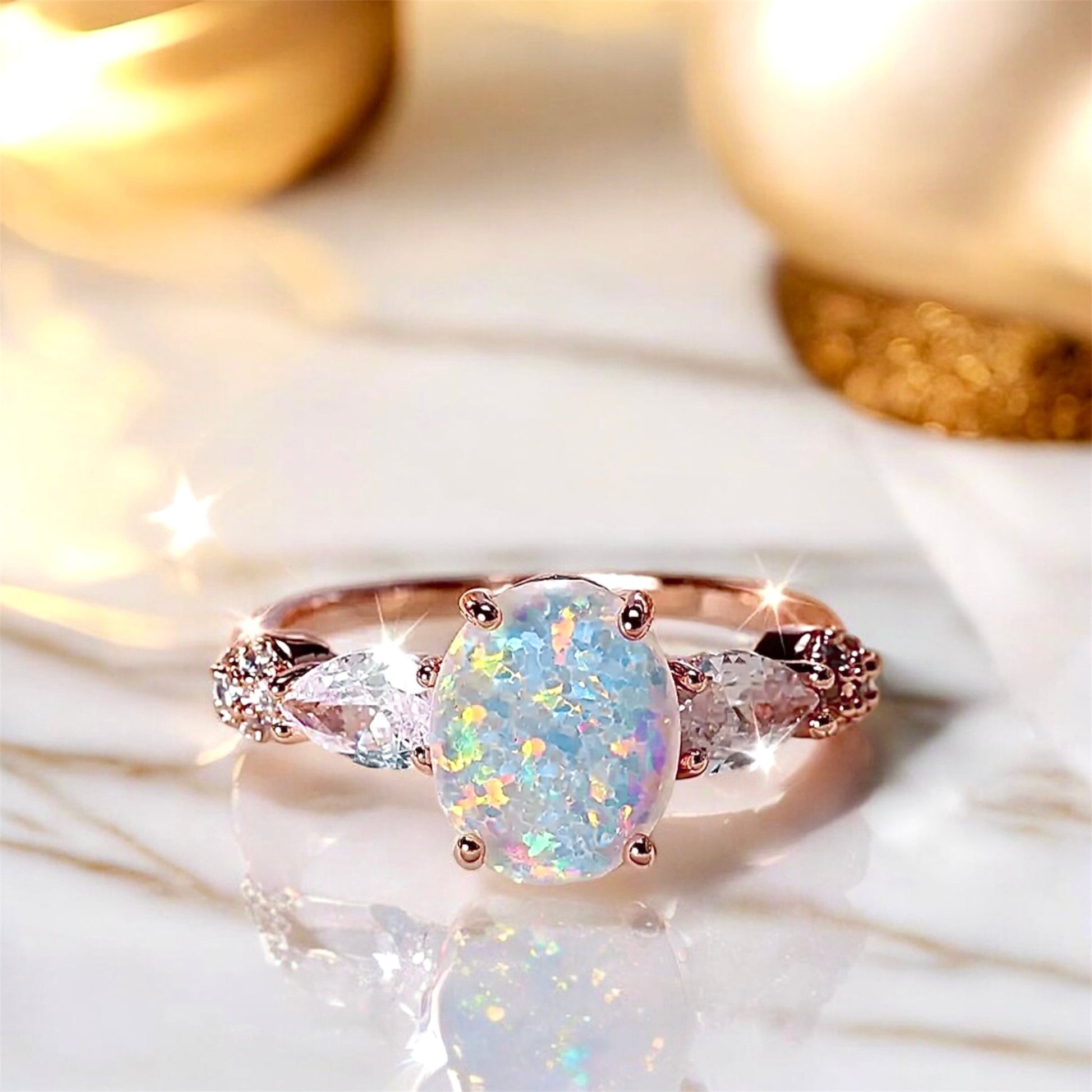Roségoldener funkelnder Ring mit ovalem Opal - CrystalScents