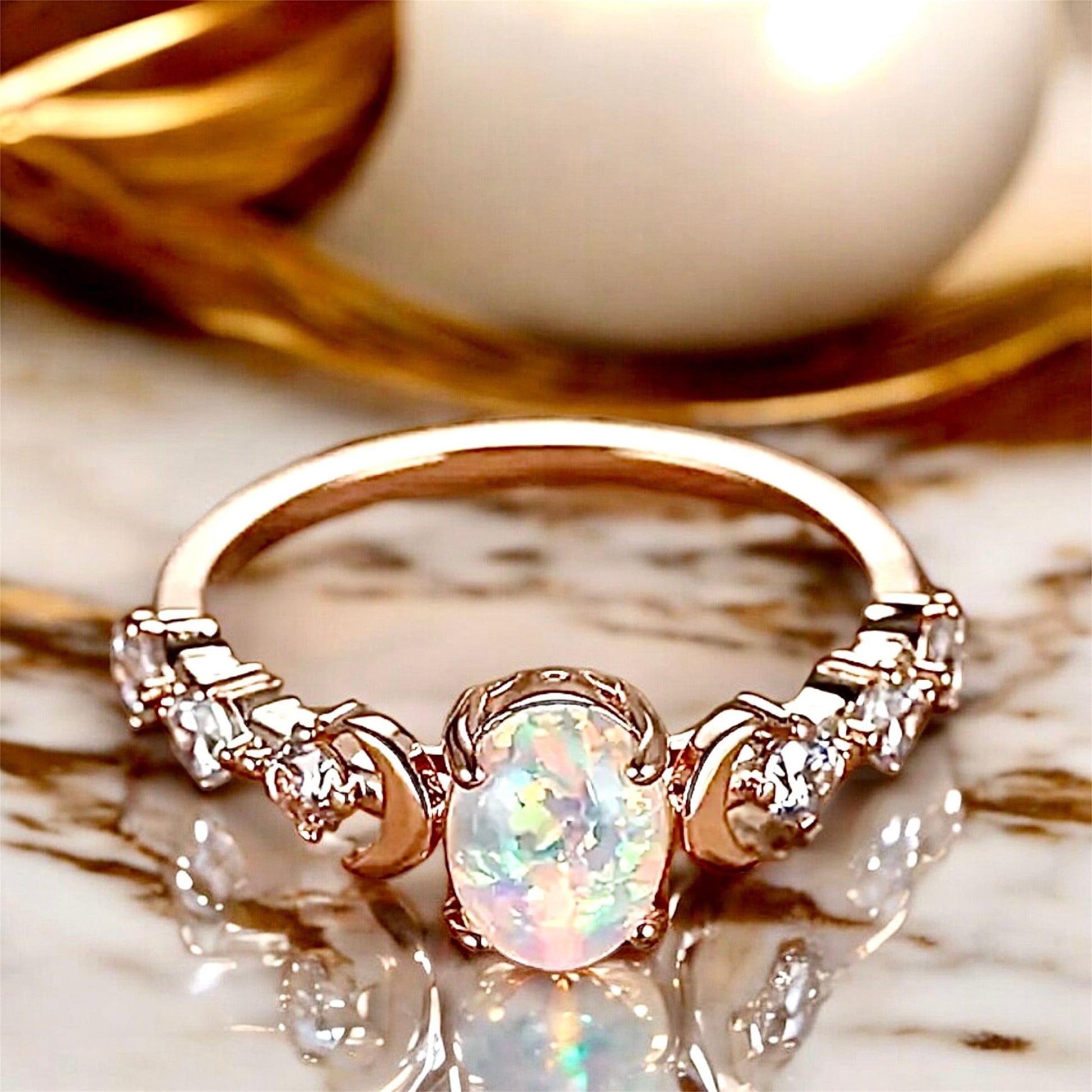 Roségoldener Ring mit ovalem Opal - CrystalScents