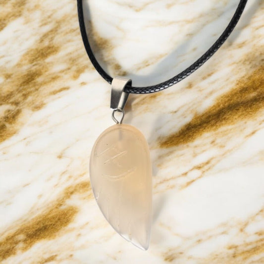 Schwarze Halskette mit Achat Flügel - CrystalScents