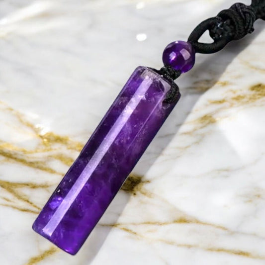 Schwarze Halskette mit Amethyst Stab - CrystalScents