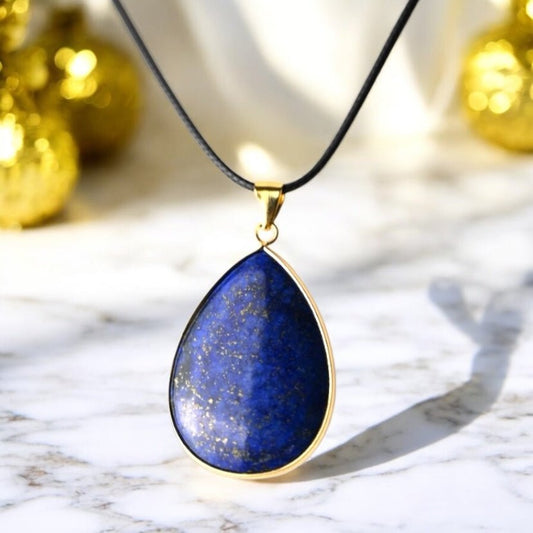 Schwarze Halskette mit großem tropfenförmigen Lapislazuli Anhänger - CrystalScents