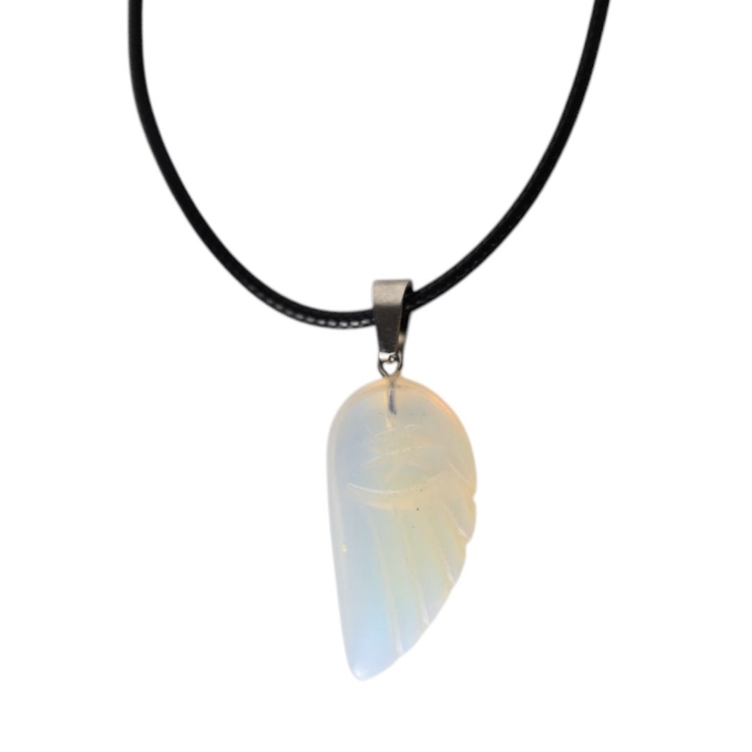 Schwarze Halskette mit Opalit Flügel - CrystalScents