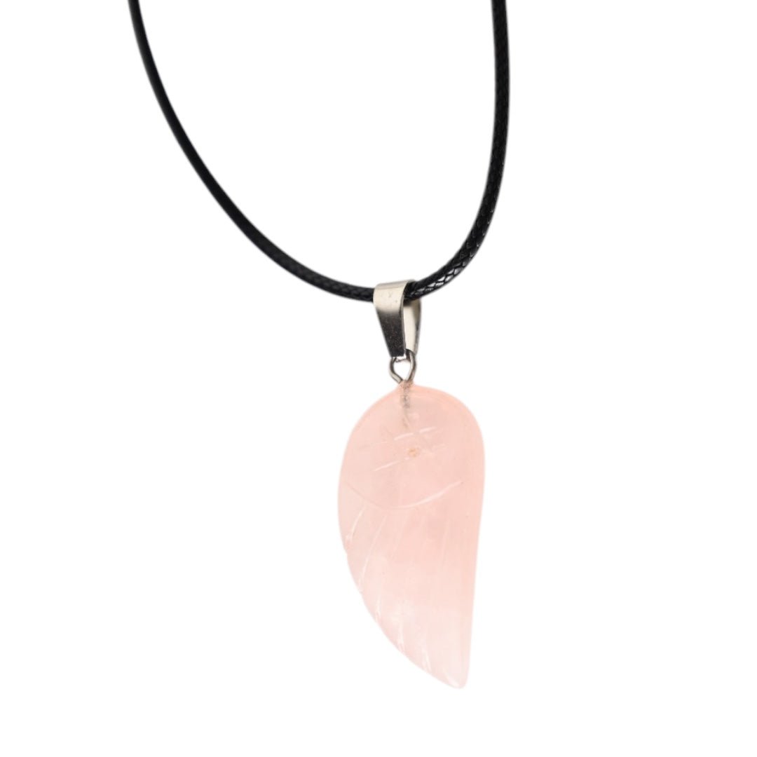 Schwarze Halskette mit Rosenquarz Flügel - CrystalScents