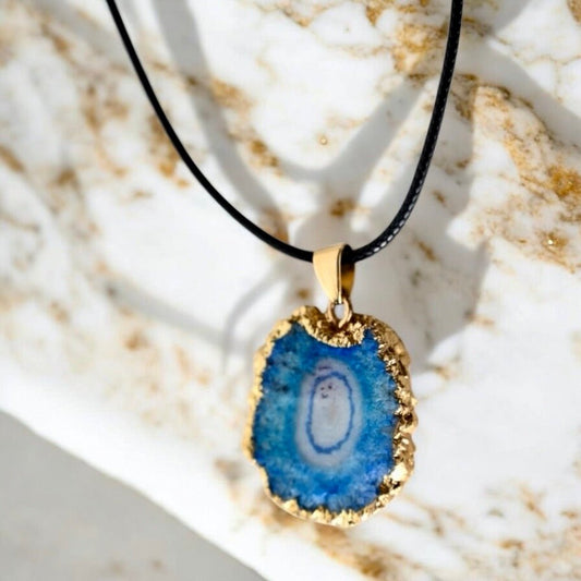 Schwarze Kette mit blauem Achat - Anhänger - CrystalScents