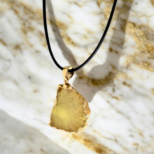 Schwarze Kette mit gelbem Achat - Anhänger - CrystalScents
