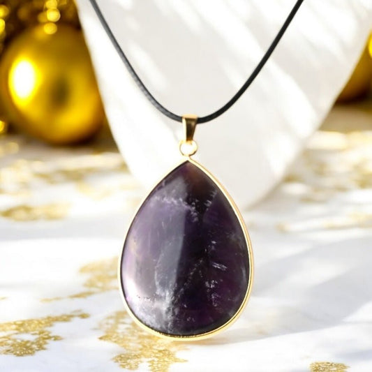 Schwarze Kette mit großem tropfenförmigen Amethyst - Anhänger - CrystalScents