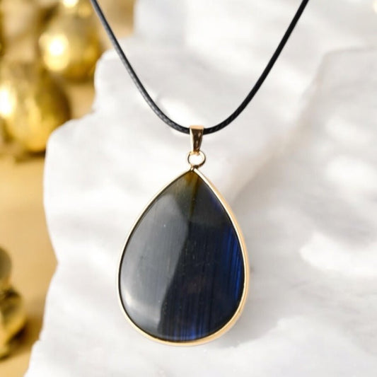 Schwarze Kette mit großem tropfenförmigen Labradorit - Anhänger - CrystalScents