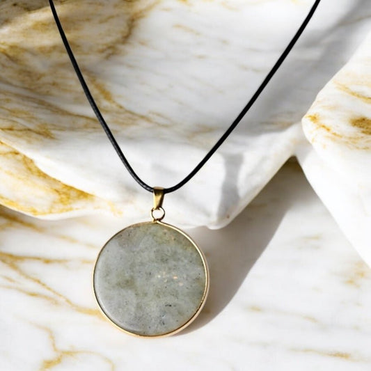 Schwarze Kette mit Labradorit - Scheibe - CrystalScents