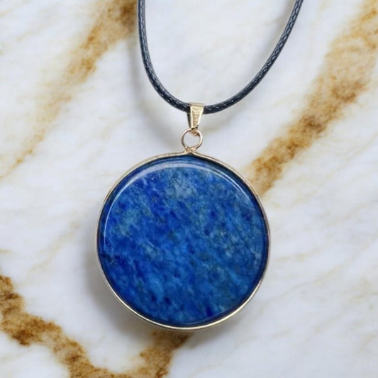 Schwarze Kette mit Lapislazuli - Scheibe - CrystalScents