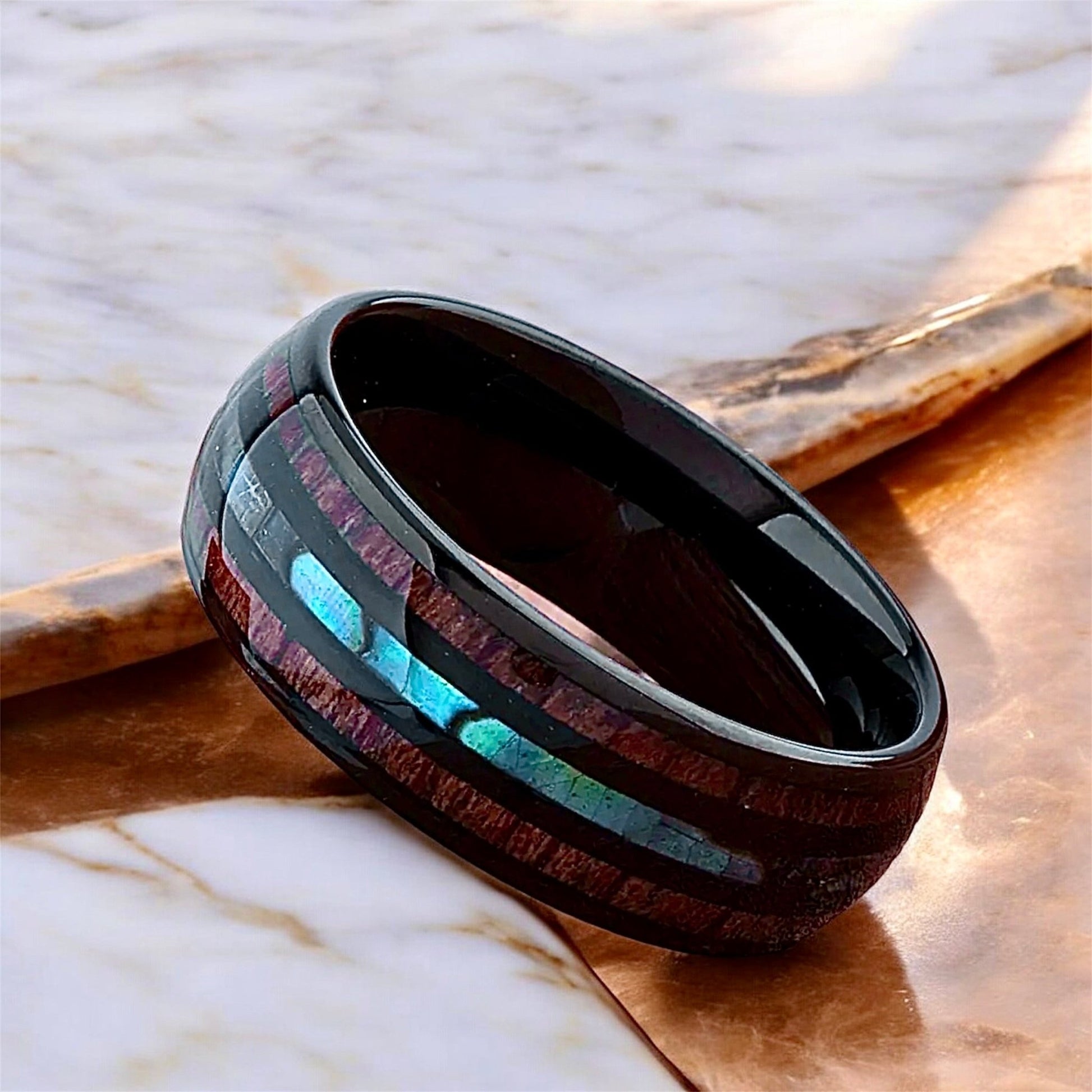 Schwarzer Ring mit Holzmaserung und Blau - CrystalScents