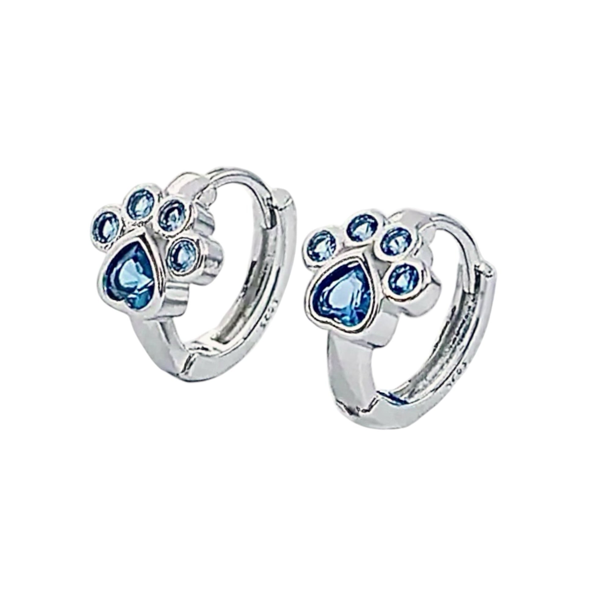 Silberne funkelnde Kreolen mit blauen Zirkonia „Pfote“ - CrystalScents